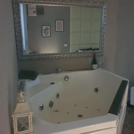 Апартаменты Escape In Jacuzzi Белград Экстерьер фото